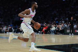 关键中投收比赛！维金斯15中6&amp;三分6中2拿到16分5板3助