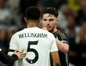 开云体育娱乐app安全-大英中场PK！邮报：贝林开场对抗输给赖斯很沮丧 两人之后又纠缠