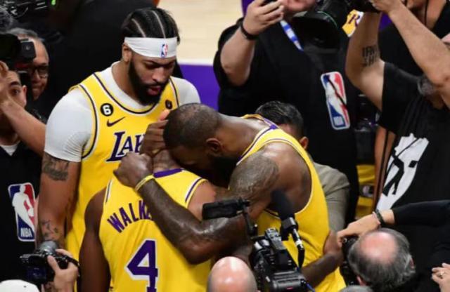 开云体育娱乐app安全-【人物】末节天降神兵！朗尼·沃克抒写动人体育故事